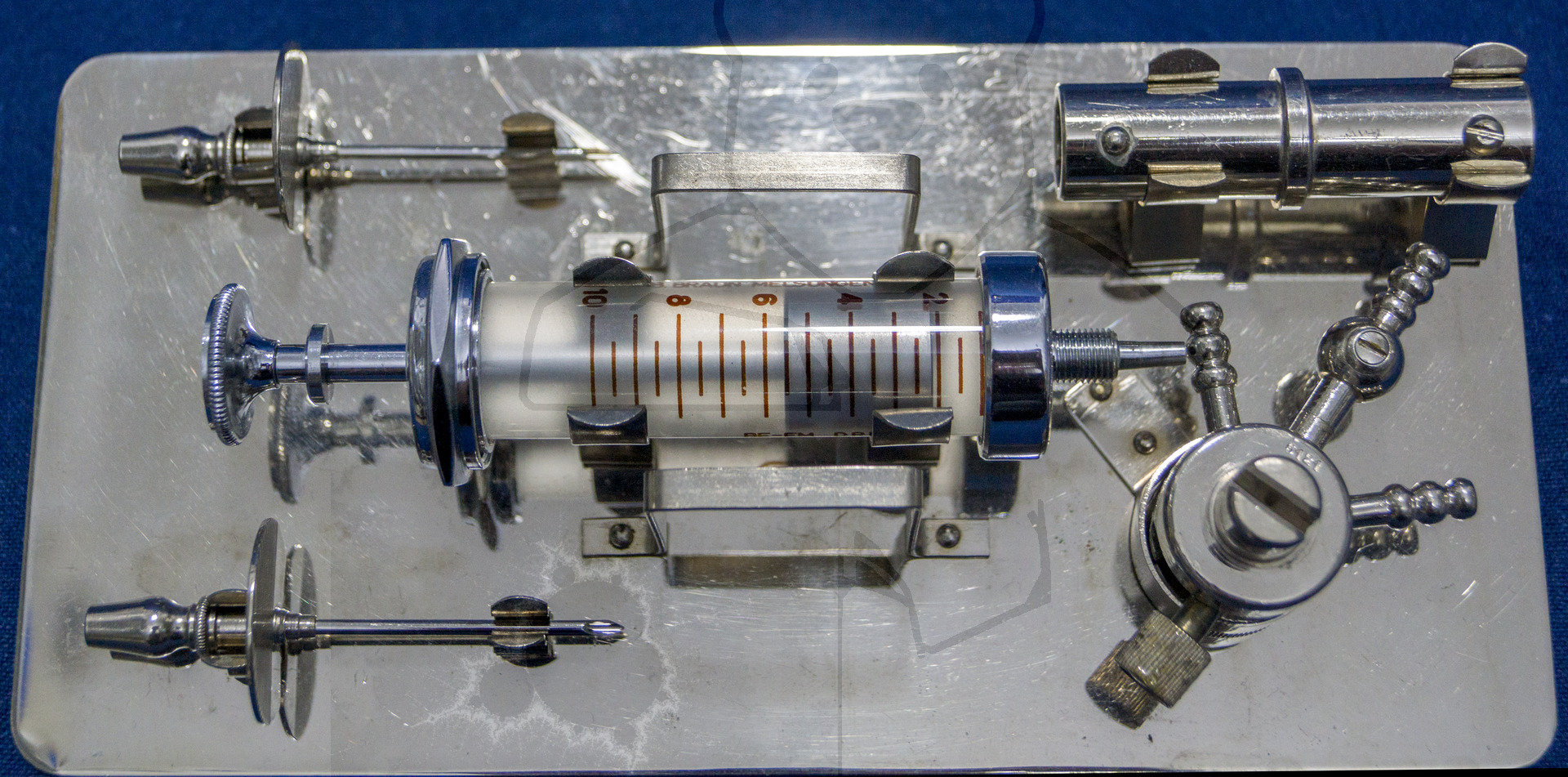 Set zur direkten Bluttransfusion, ca. 1940, Entnommener Träger mit allen Instrumenten